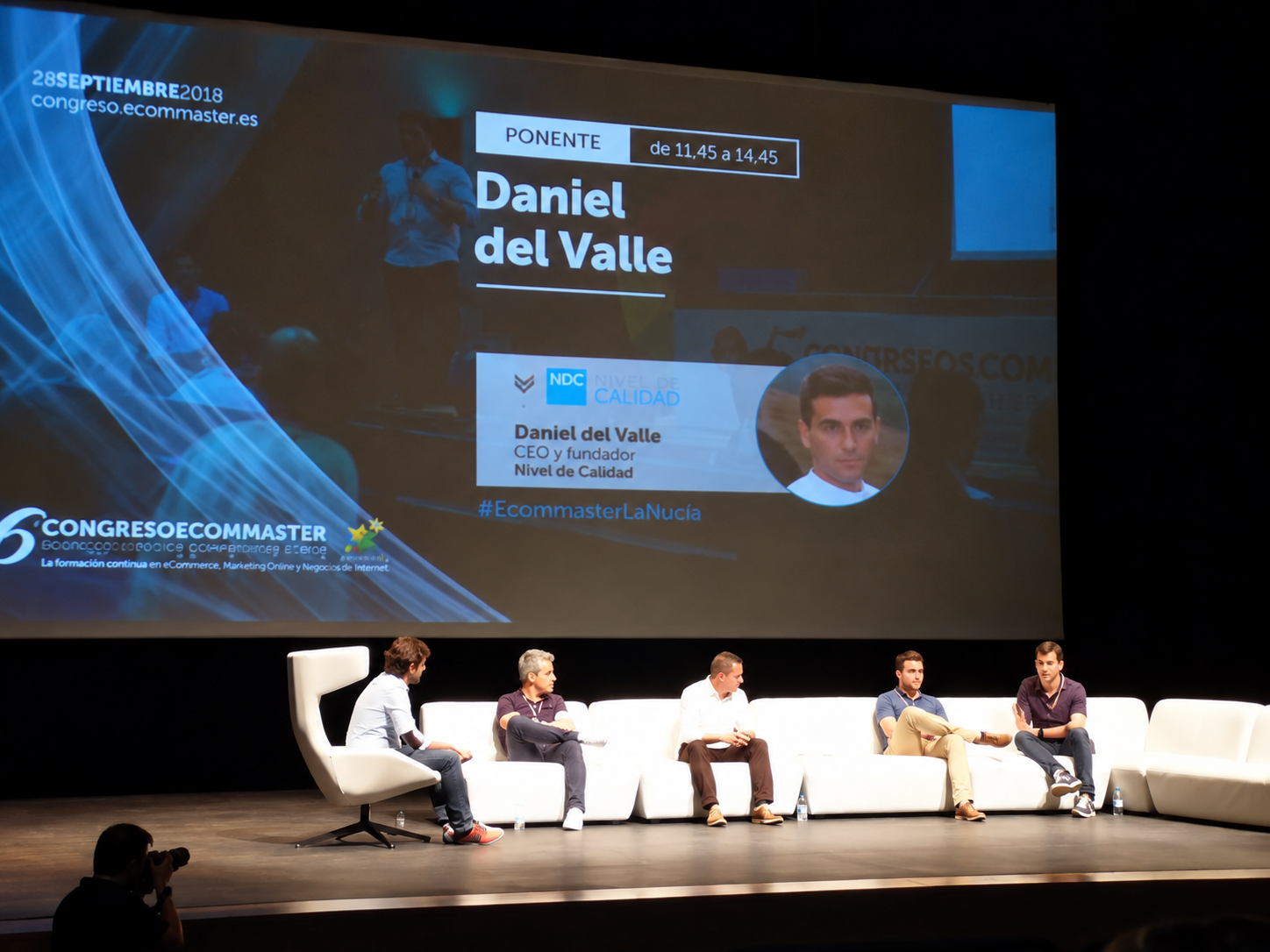 Daniel del Valle durante una ponencia sobre marketing digital
