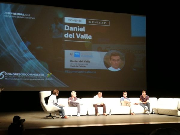 Daniel del Valle durante una ponencia sobre marketing digital